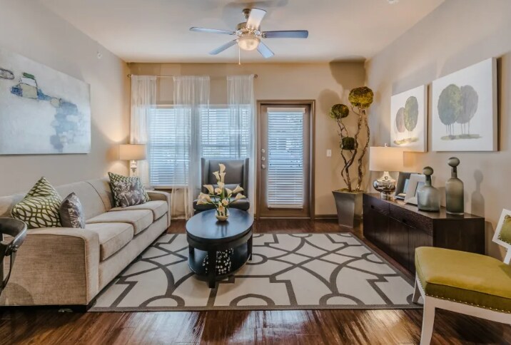 Foto principal - 7490 Coronado Ave