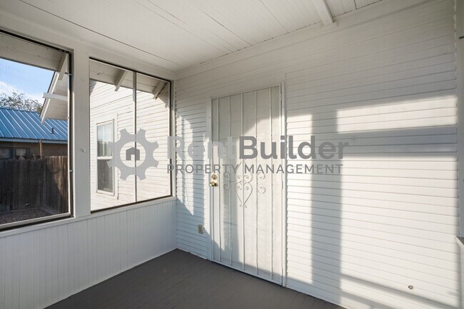 Building Photo - MULTI-309 CORNELL