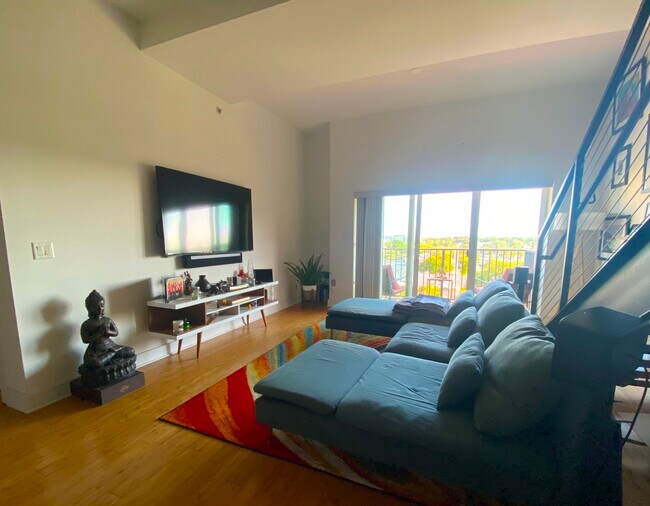Living Rm - 1010 Central Ave