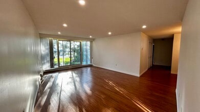 Building Photo - 5524 Heatherwood Crt