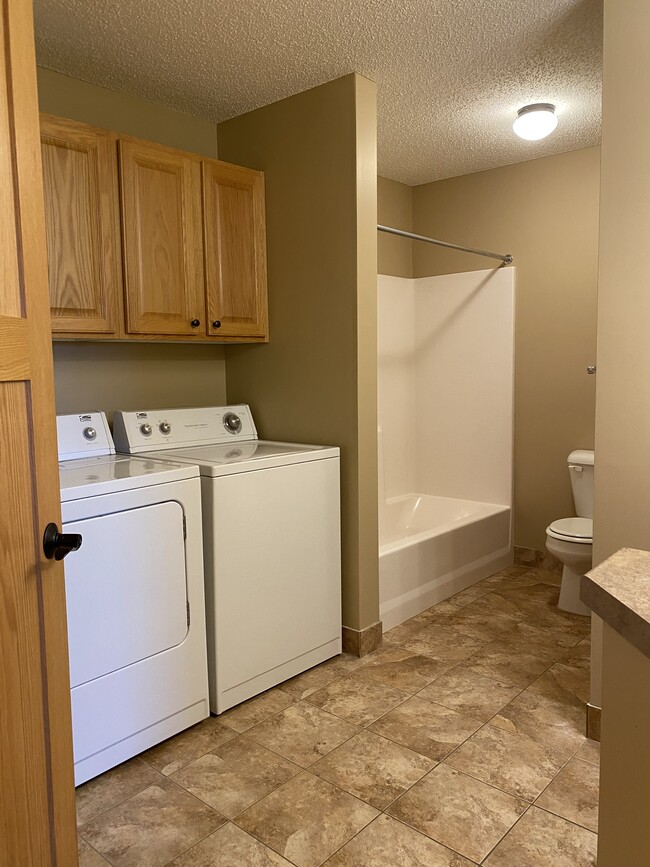 6240 2 bed 1 bath - Kensington