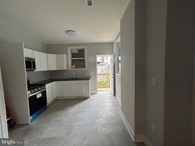 Photo - 250 N Salford St Apartment