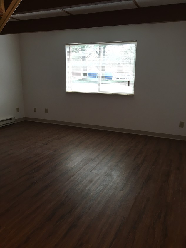 Building Photo - 15556 OH-691