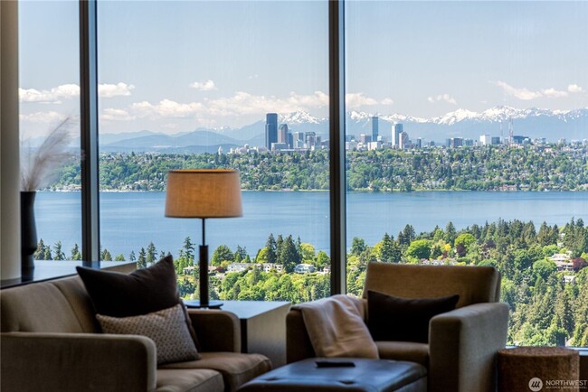 Building Photo - 3Bd/2.5Ba Bellevue Condo