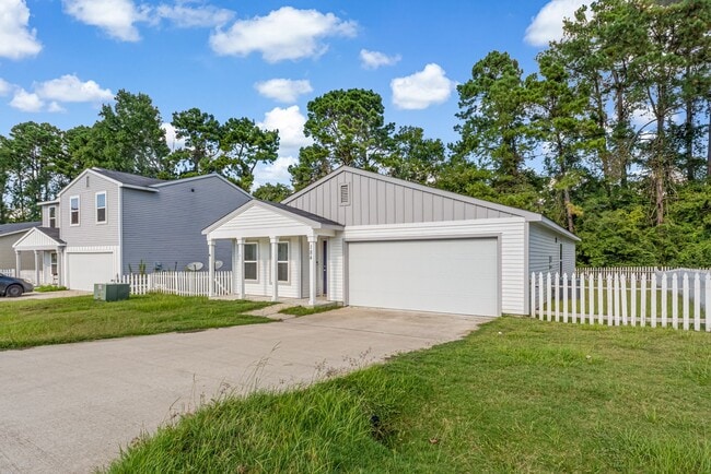 Building Photo - 184 Red Clover