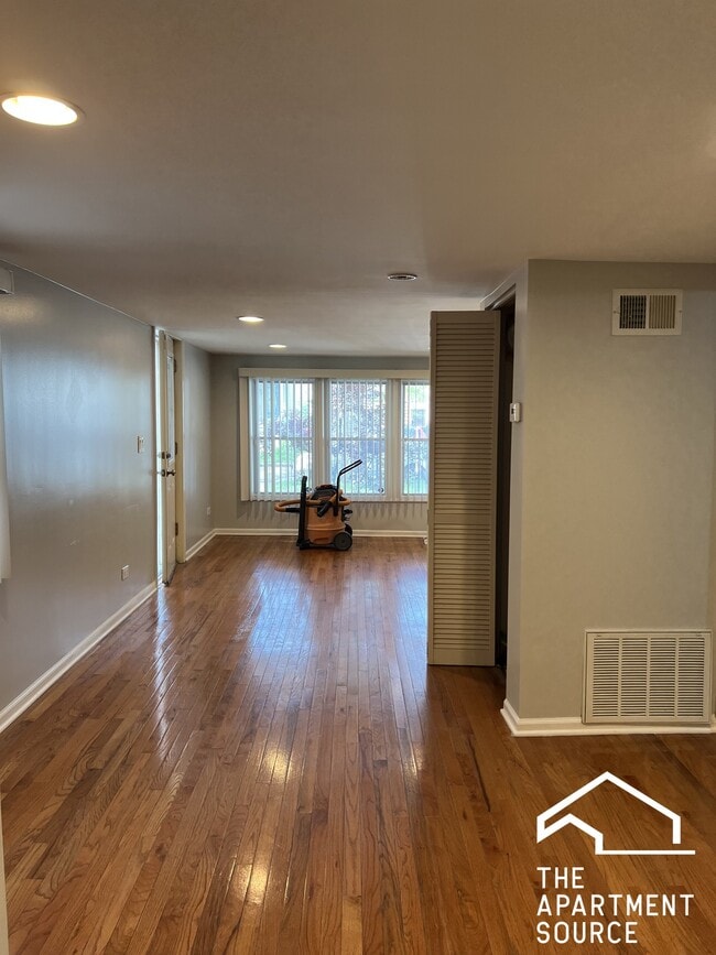Building Photo - 4319 N Lawndale Ave