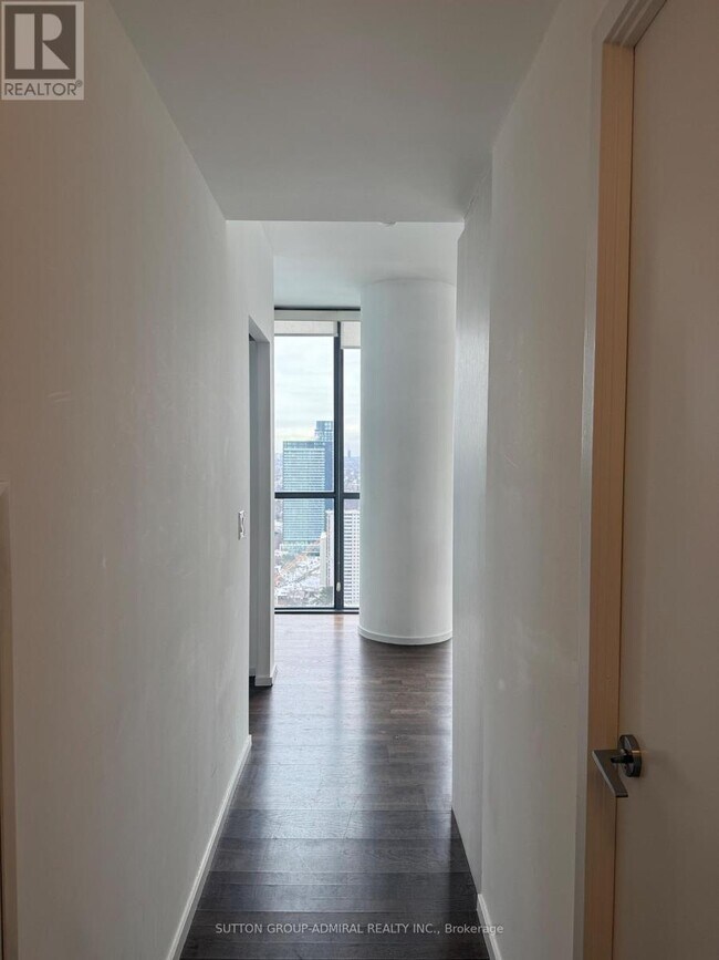 Photo du bâtiment - 101 Charles St E