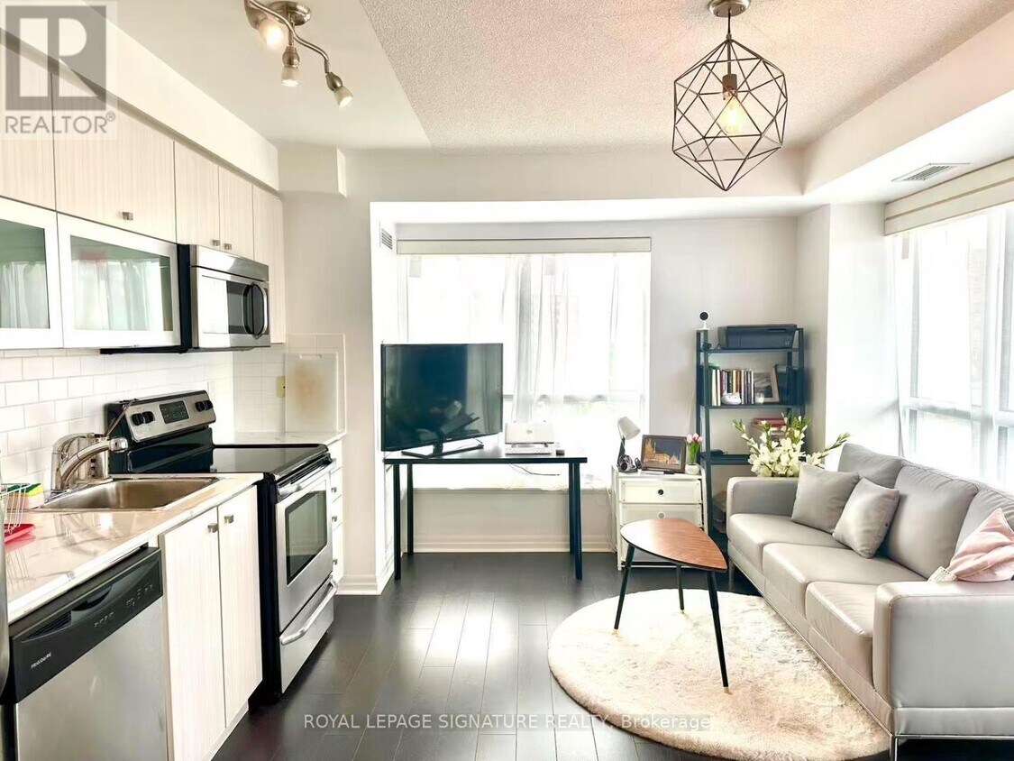 Primary Photo - 2015-2015 Sheppard Ave E