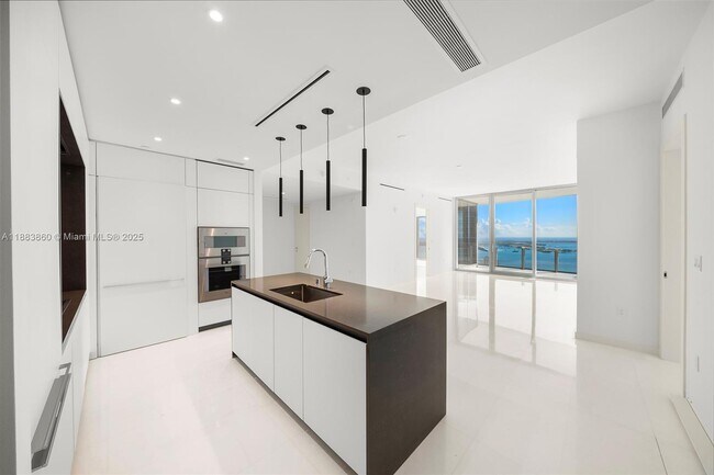Foto del edificio - 300 Biscayne Blvd Way