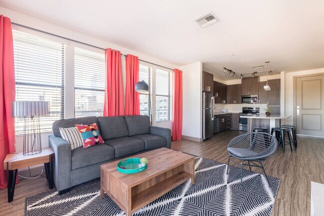 Foto del edificio - 555 N College Ave