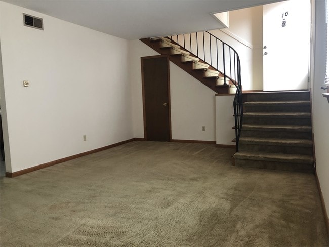 Building Photo - 2106 W Woodriver Dr