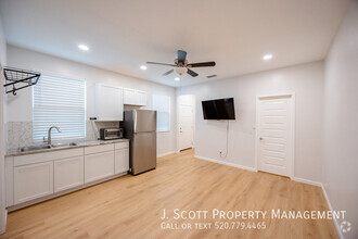 Building Photo - 1270 Carlsbad Dr