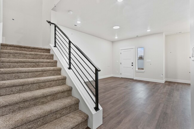 Foto del edificio - AWESOME BRAND NEW 4 BEDROOM 3 BATH TOWNHOME