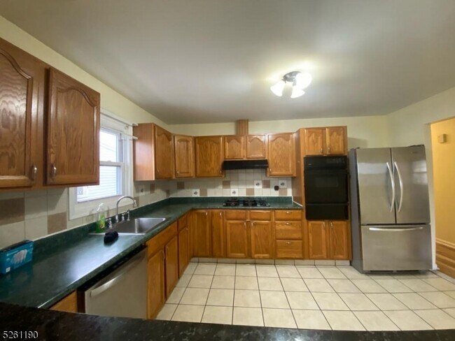 Foto del edificio - 573 N 11th St