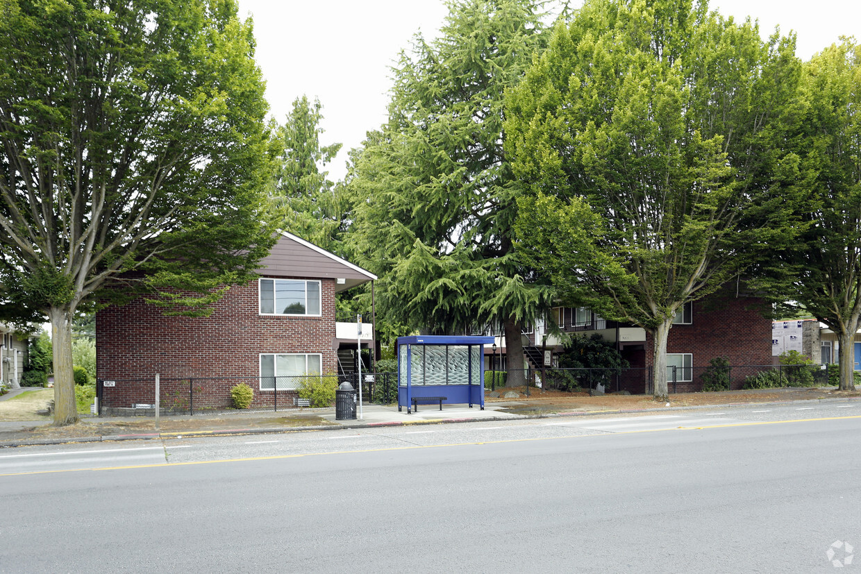 Foto principal - 9211 35th Ave SW