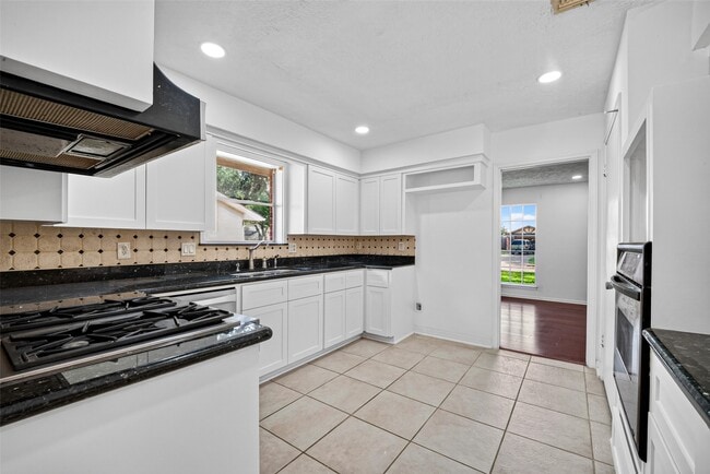 Building Photo - 3910 Chile Dr