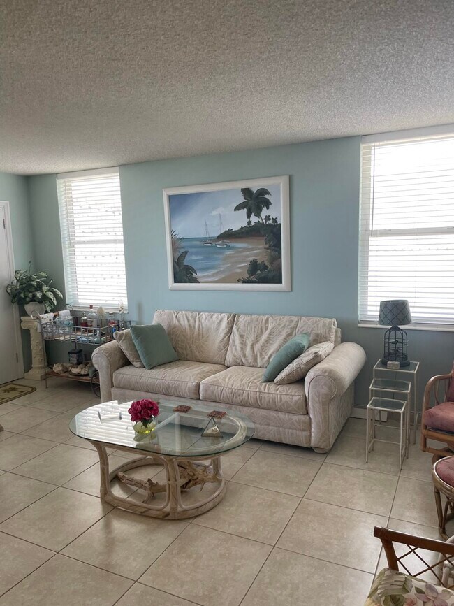 Building Photo - 3640 N Ocean Dr