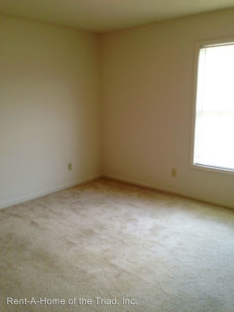 Foto del edificio - 7131 W Friendly Ave