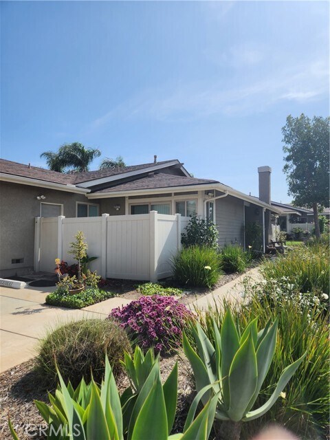 Primary Photo - 1636 Persimmon St