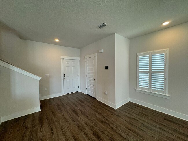Building Photo - 4 Bedroom in Pace