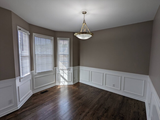 Foto del edificio - Room in Single Family Home on College Ave