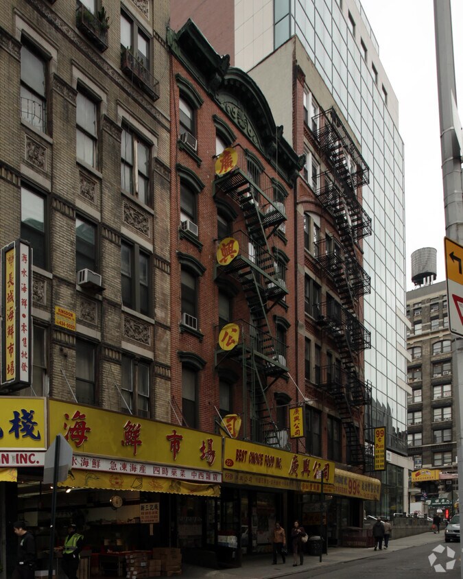 Primary Photo - 22 1/2 Catherine St
