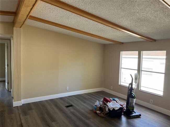 Building Photo - 7229 Allyson St