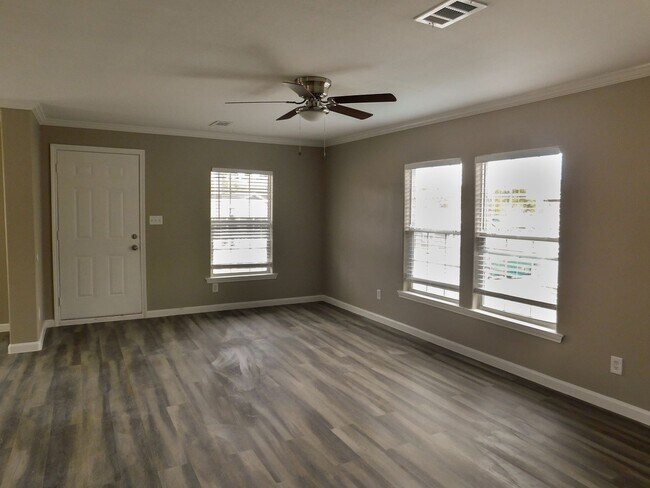 Foto del edificio - Room For Rent
