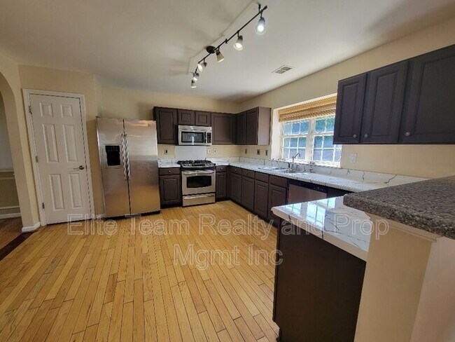 Foto del edificio - 4702 Ambridge Dr
