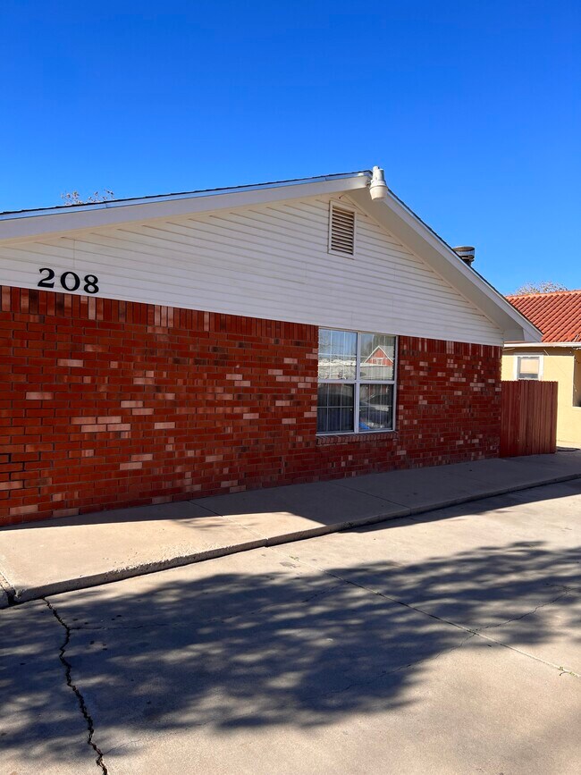 Building Photo - 208 S Washington Ave