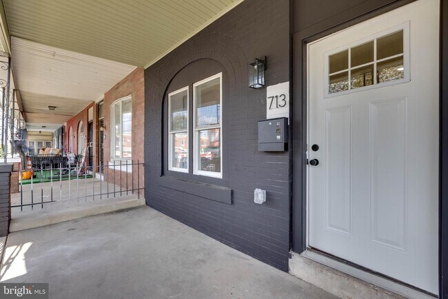 Building Photo - 713 S 55th St