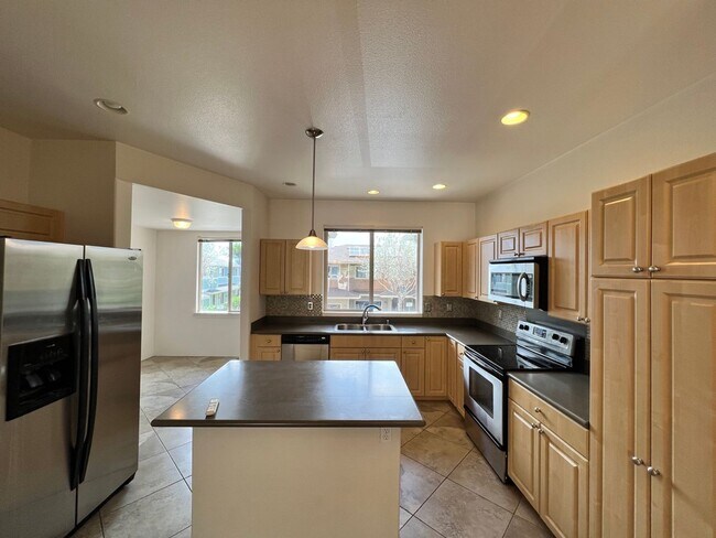 Foto del edificio - 3 Bed/2.5 Bath Townhome with Garage at Kai...
