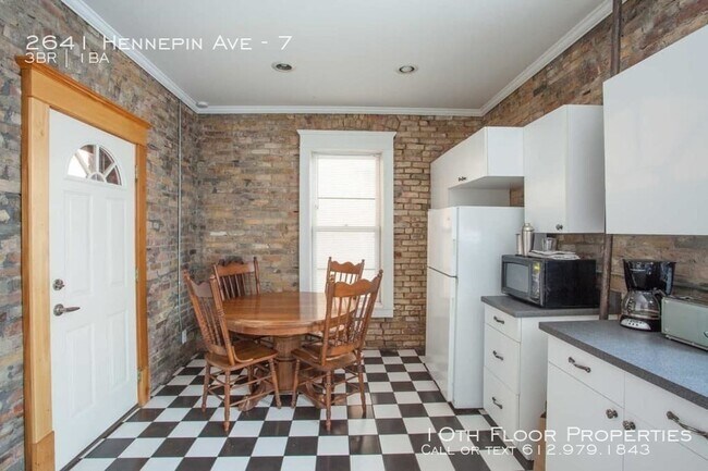 Building Photo - 3 Bedroom 1 Bath in Uptown!