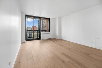 Building Photo - 300 E 62nd St