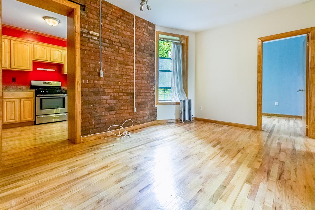 Primary Photo - 322 Rodney St