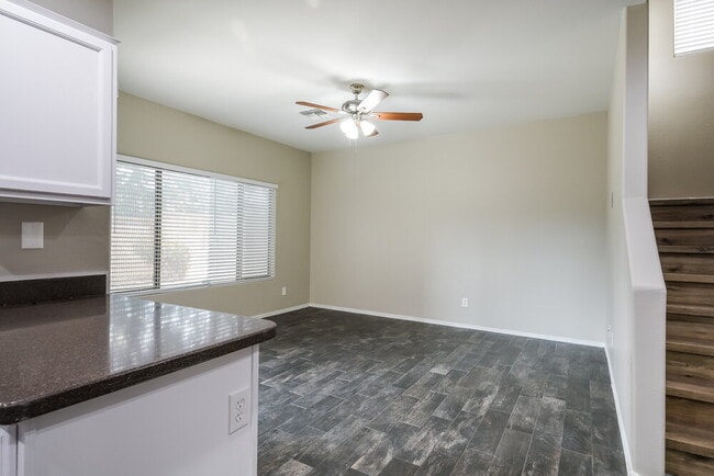 Building Photo - 1750 W Union Hills Dr