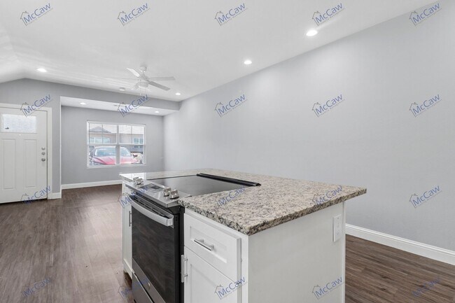 Building Photo - Classy 3/2 Duplex in Sherman!
