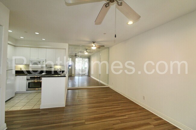 Foto del edificio - Sabre Springs, 10722 Sabre Hill Dr #134, A...