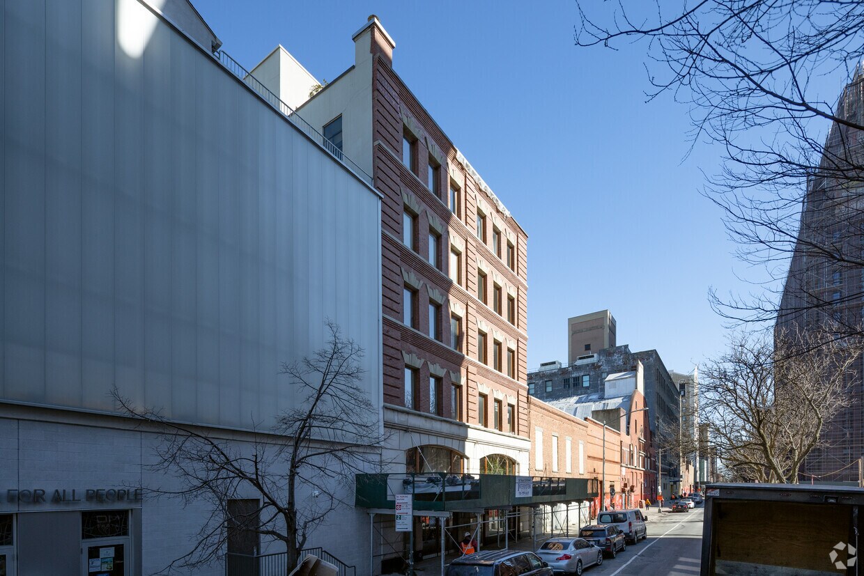 Building Photo - 267 W 124th St