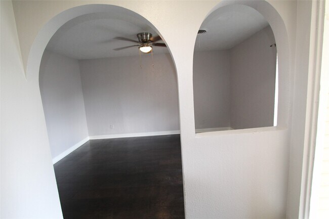 Foto del edificio - 409 Riverbend St