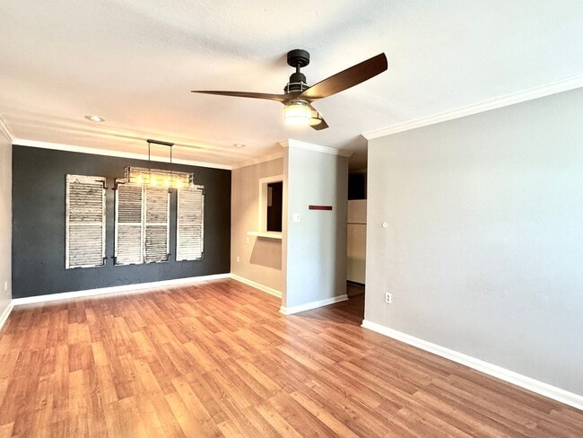 Building Photo - Three Bedroom Home with Spacious Bedrooms