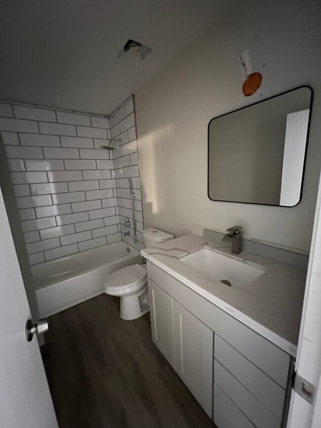 Main Bathroom - 5525 E Thomas Rd