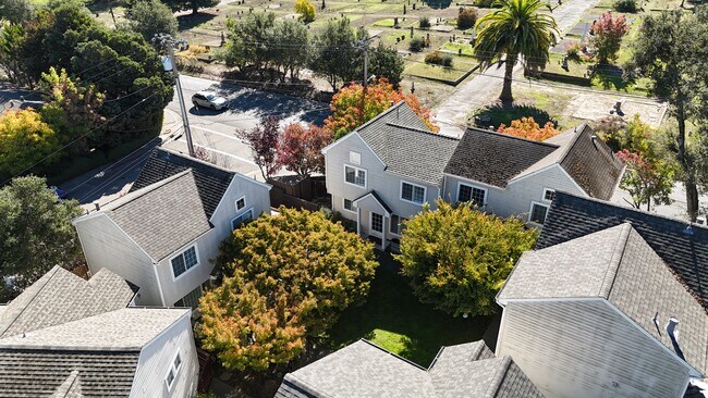 Foto del edificio - 120 Golden Ridge Ave