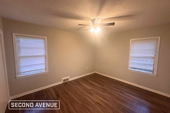 Building Photo - 1423 Whitney Ave