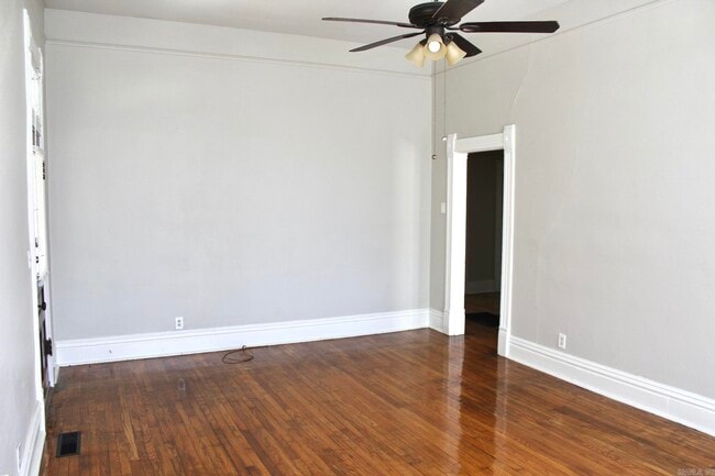 Building Photo - 801 N Van Buren St