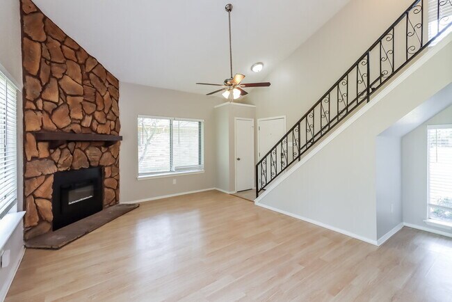 Foto del edificio - 15818 Gatebriar Dr