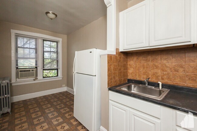 Building Photo - 6364 N Hermitage Ave