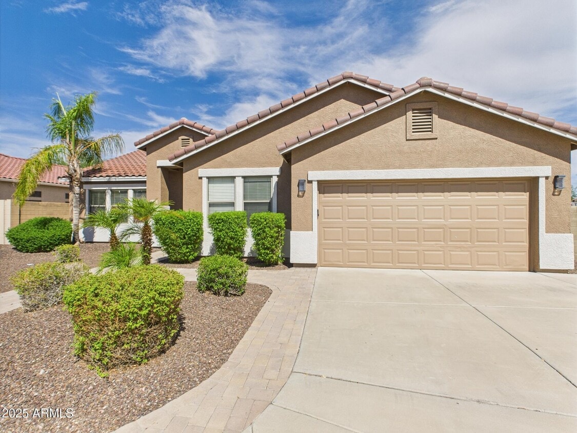 Foto principal - 27007 N 31st Dr