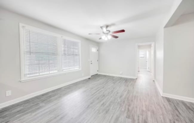 Building Photo - 673 Des Moines Dr