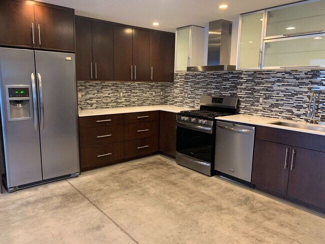 Photo - $250 off first month's rent!! Industrial t... House